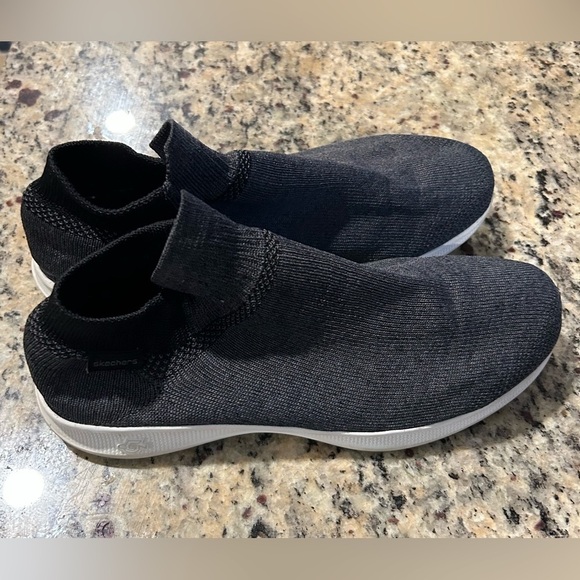 Skechers Goga Max Shoes - Picture 2 of 6